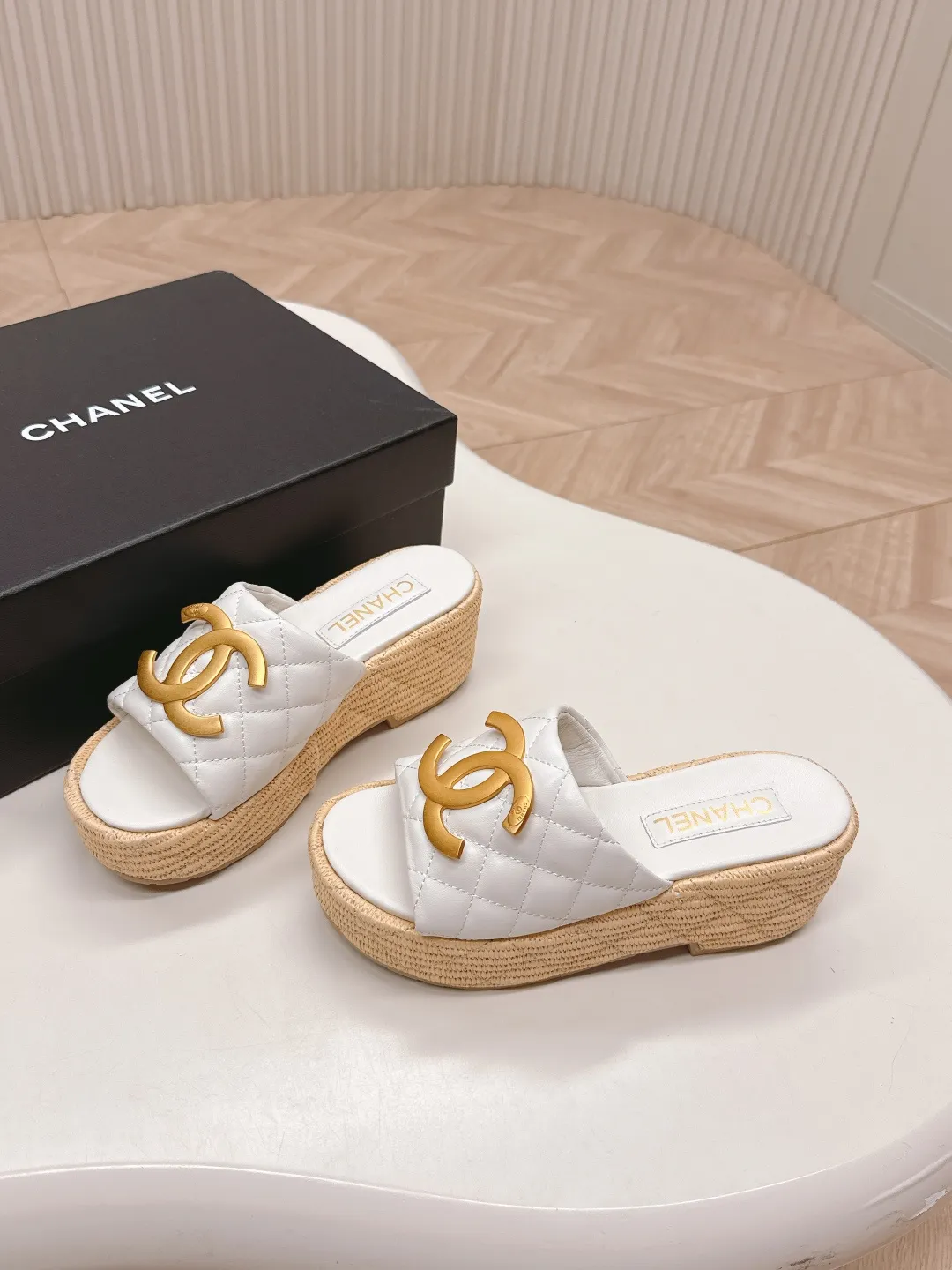 👟👟Ex-factory price 560👟👟 CHANEL Chanel 2025 new sandals and slippers series classic series every style is great rhombus platform sandals and slippers elegant and noble comfortable and versatile upper: sheepskin foot pad: sheepskin sole: rubber outsole size: 35-40
